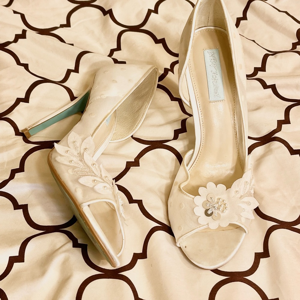 White shoe can be use for wedding